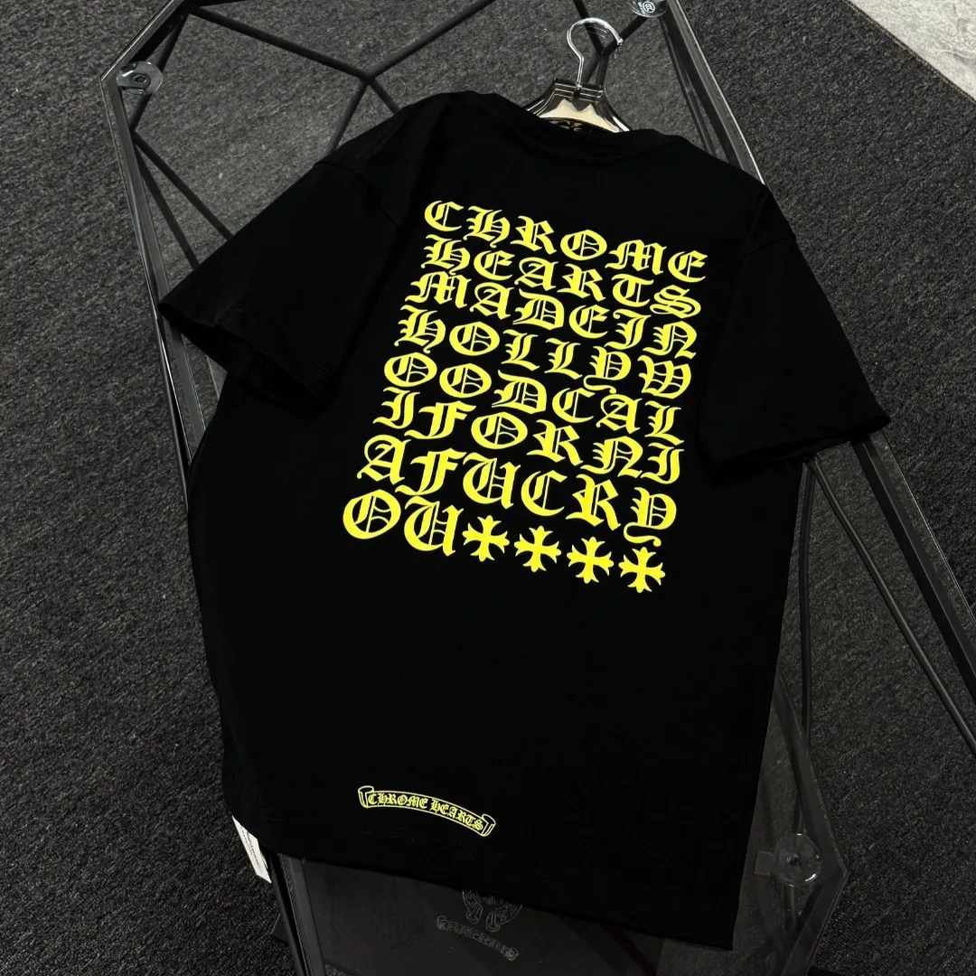 P170 Chrome Hearts Chrome Hearts 25 high-end versions. The fabric is made of 300 grams of high-density pure cotton. It does not deform or shrink. It has three labels. It is the same style for men and women. Technology: Digital printing. Color: White. Black. SIZE: S-XL.